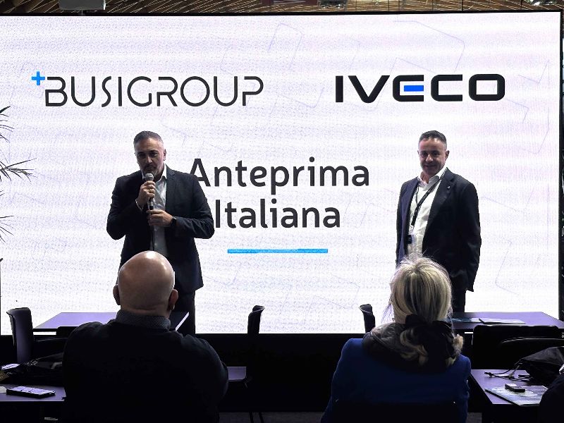 News IVECO e Busi Group presentano a Ecomondo il nuovo IVECO S-eWay con allestimento scarrabile e caricatore - AUTO INDUSTRIALE BERGAMASCA