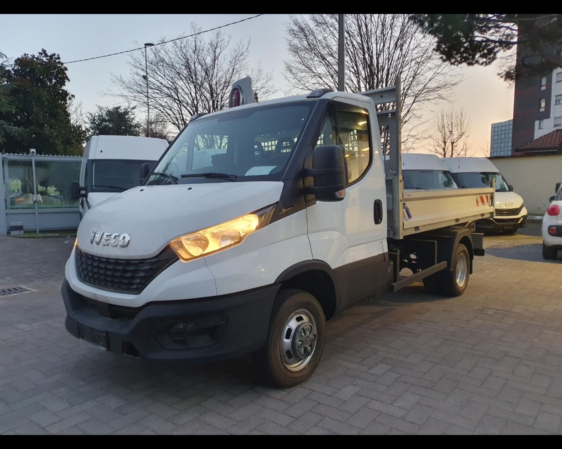 IVECO IVECO DAILY 35C14 CON RIBALTABILE  - AUTO INDUSTRIALE BERGAMASCA