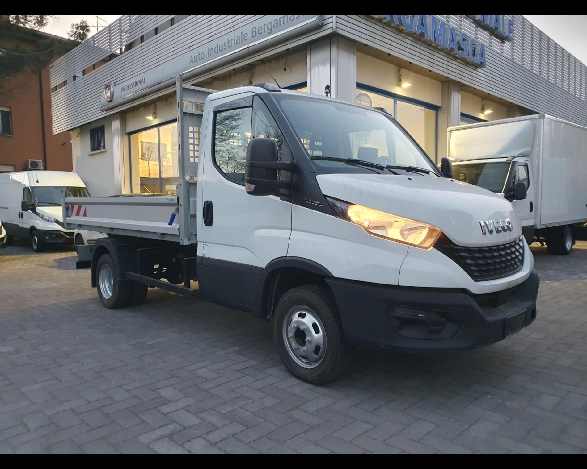 IVECO IVECO DAILY 35C14 CON RIBALTABILE  - AUTO INDUSTRIALE BERGAMASCA