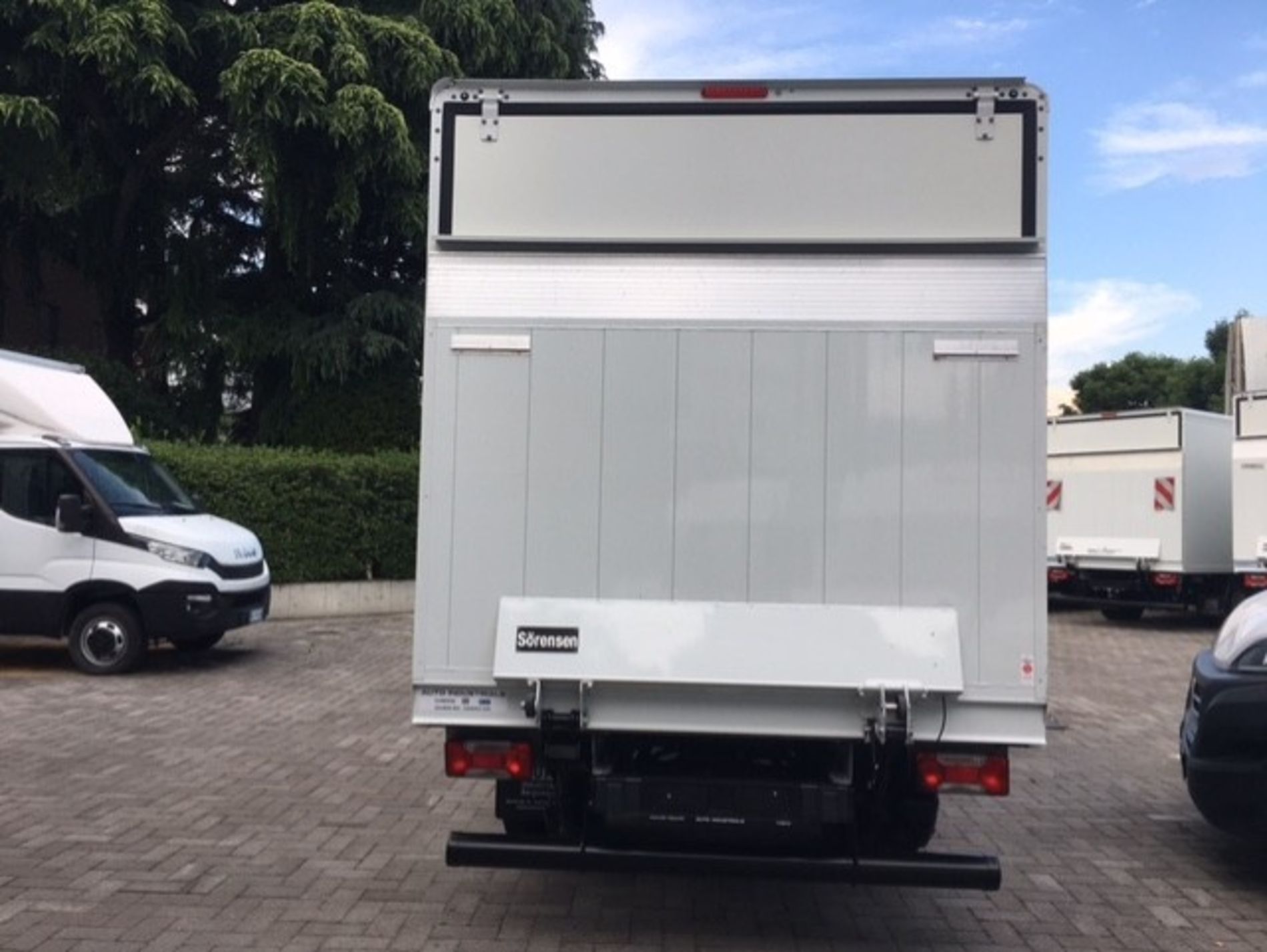 IVECO IVECO DAILY 35C16 CON SPONDA IDRAULICA E BOX - AUTO INDUSTRIALE BERGAMASCA
